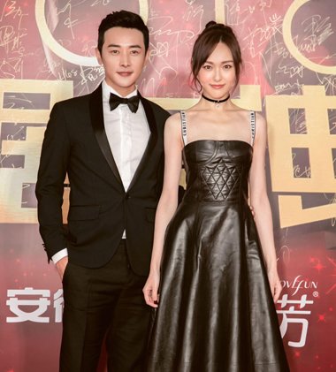 唐嫣罗晋甜蜜合体撒狗粮 唐嫣优雅甜美盘发发