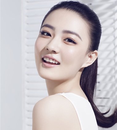 刘芸中长直发很知性 女明星惊艳你的优雅发型