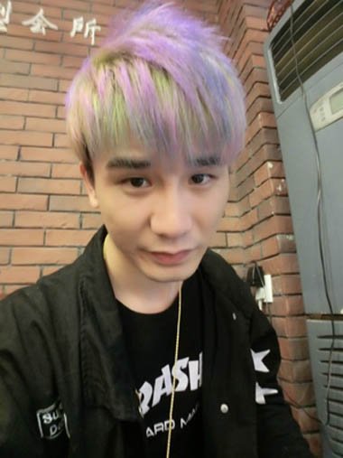 适合自己的短发造型会让你变的更加的有气质感,越来越多的男生是比较