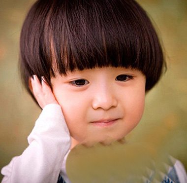 小女孩最萌发型怎样梳 怎么样梳小女孩发型(2)_香香美发手机版