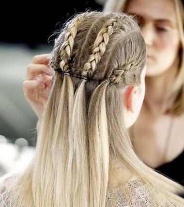 长头发梳成很多小辫那样 如何编长头发小辫(3