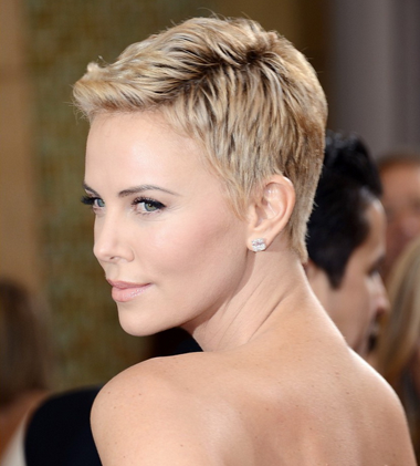 短头发发型怎么扎好看 女生短发发型扎法(4)