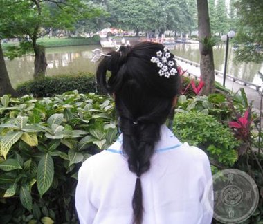 香香美发网-流行发型-脸型搭配-扎法步骤-男生