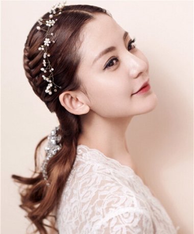 韩国新娘的辫子是怎么编的,如何编韩国辫子,新娘编发才是最精美的哟~.图片