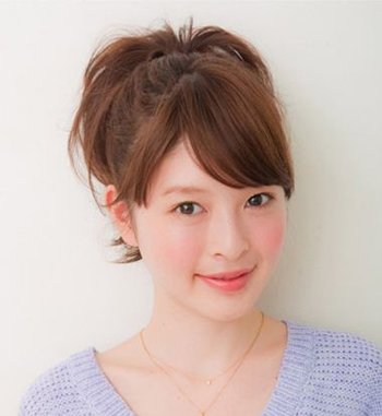 怎么简单扎头顶蓬松马尾 最简单最好学的扎马