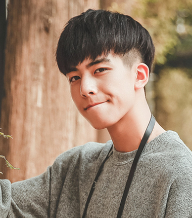 香香美发网手机版-流行发型-脸型搭配-扎法步骤-男生发型-美发问答及视频图片