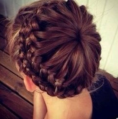 盘头发的方法图解-如何编头发-扎头发的技巧-梳