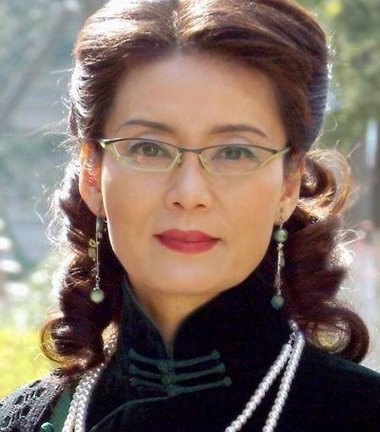 中老年女星烫发发型 贵妇人烫发发型