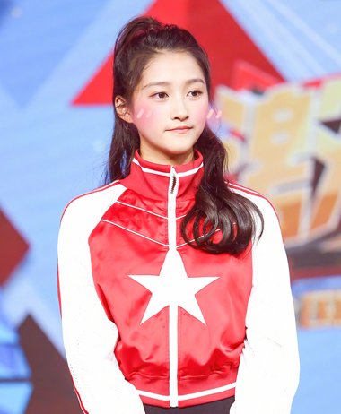 《五月的鲜花》关晓彤献唱《我们的十八岁 关晓彤活力扎发发型青春