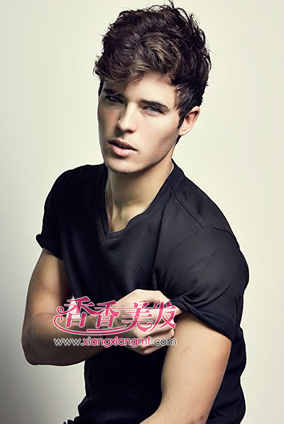 <em>2015欧美流行</em>的<em>男生发型</em> 酷帅短发演绎型男范