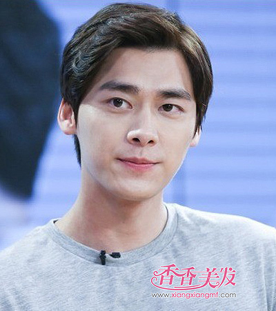 型男李易峰发型 时尚呆萌完胜小鲜肉_李易峰发