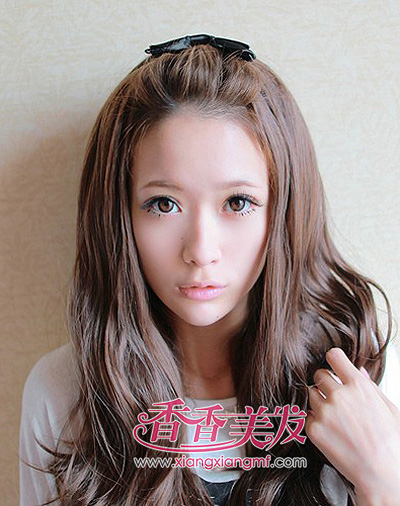 适合戴眼镜女孩儿的烫发发型