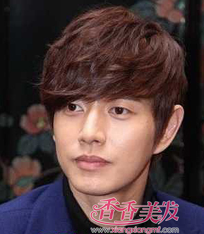 男生咖啡色头发图片 男生亚麻咖啡色头发(2)