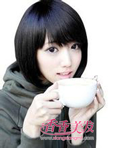 齐刘海中长直发做伴娘的发型