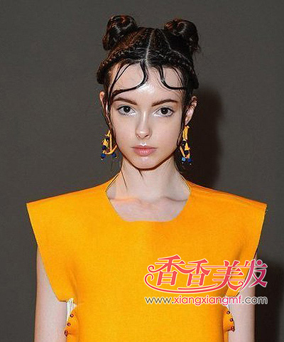 长发梳包子头好看吗 最新长头发包子头扎法图