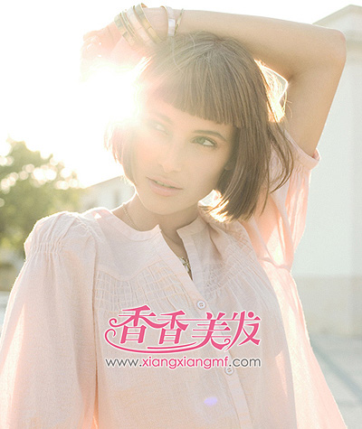 人瘦脸小剪什么样的发型好看(4)