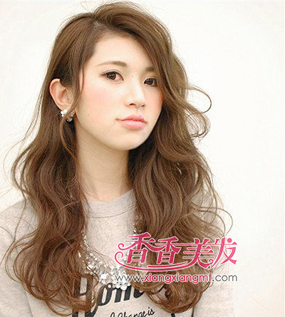 <em>卷发梳怎么</em>吹<em>卷头发</em> 韩国卷发发型设计(3)