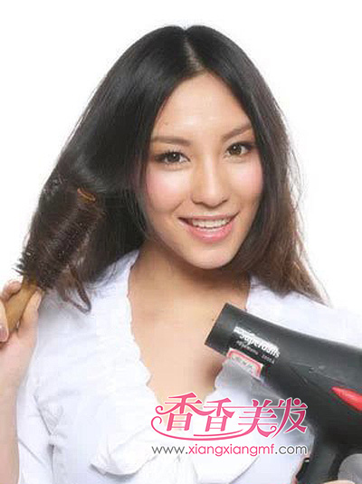 <em>自己自己怎样</em>卷<em>头发</em> <em>如何</em>用吹风机<em>弄卷</em>好看发