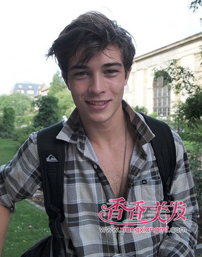 鹅蛋脸男学生的短发 鹅蛋脸脸型男生短发