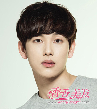 鹅蛋脸男学生的短发 鹅蛋脸脸型男生短发(4)