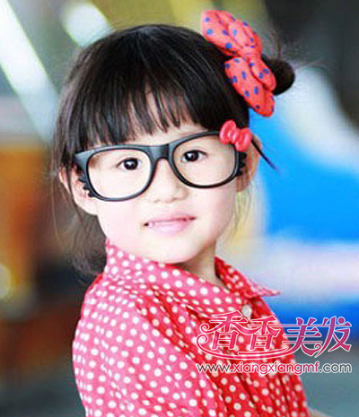 小孩蘑菇头发型如何绑 小孩蘑菇头扎发型(2)