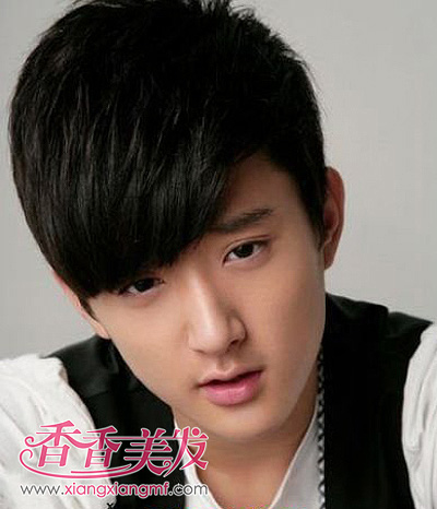 适合学生的男生斜刘海发型 男学生斜刘海发型图片