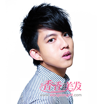 适合学生的男生斜刘海发型 男学生斜刘海发型