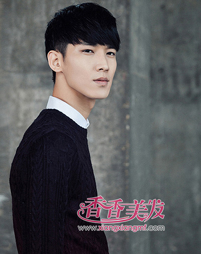 <em>男生齐刘海发型图片</em> 短直发齐刘海发型