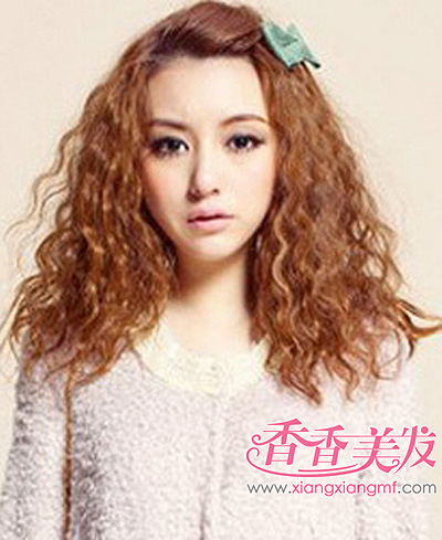 螺旋烫齐肩发型 小螺旋烫发型图片(4)