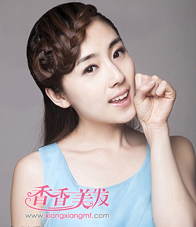 职场女性怎样扎辩子 职场中长发扎发造型