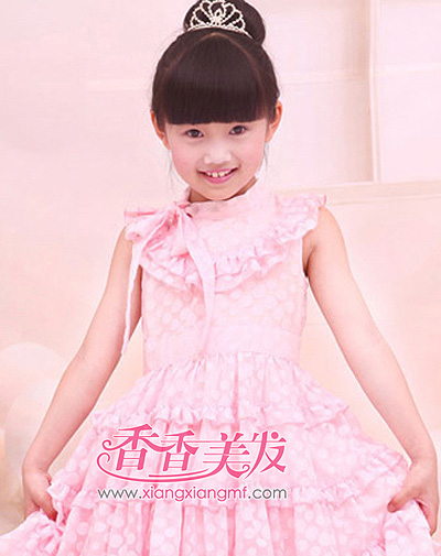 直发如何扎出好看的发型 儿童直发发型扎法步