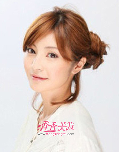 <em>大饼脸</em>适用的<em>发型</em> <em>大饼脸梳什么发型好看</em>(4)