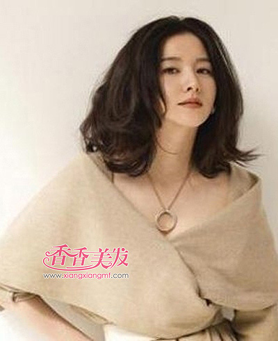 2015适合<em>圆脸</em>的<em>中长</em>发型 2015<em>圆脸</em>女生<em>中长发</em>