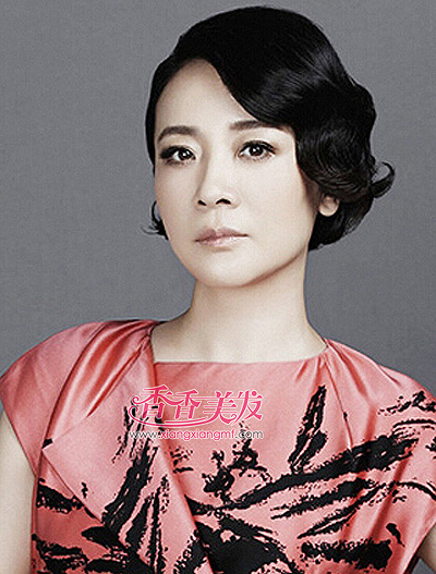 大圆脸个小的女生适合什么样的发型 四十岁女