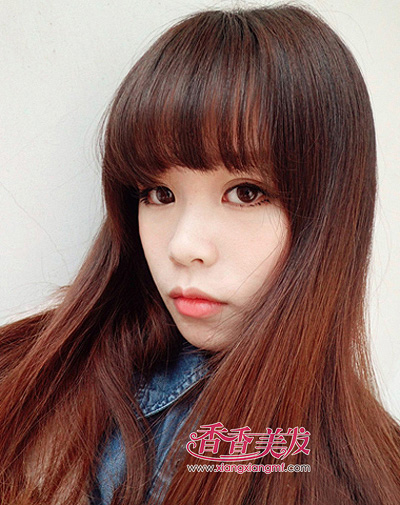 2015齐肩直发染什么颜色好看 长直发中分染个