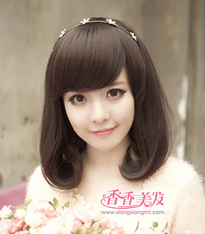 小方脸型适合梨花头吗 偏分刘海梨花头