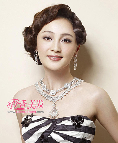 <em>夏天</em>大圆脸<em>适合扎</em>起来的<em>发型</em> 大圆脸适合<em>什么</em>