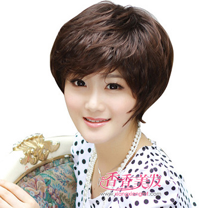 今年流行什么中老年发型 中老年时尚发型(5)