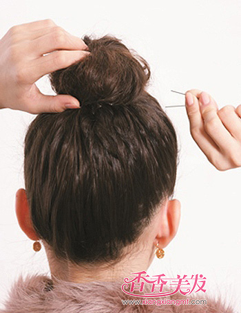 长头发不可以弄丸子头吗 挽头发怎么盘丸子头