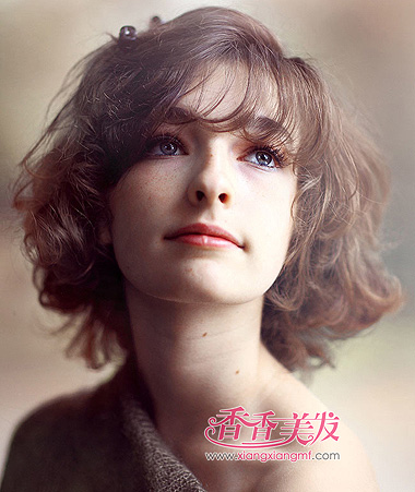 国字脸发髻高女生适合的短发 女人国字脸短发