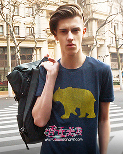 2015最新<em>梳头发</em>发型打理方法 <em>男士</em>后梳式发型