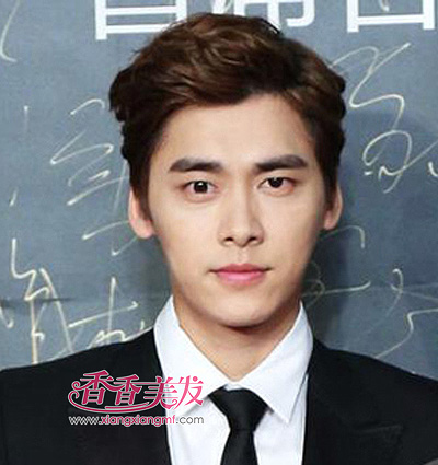 2015最新梳头发发型打理方法 男士后梳式发型