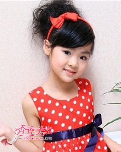 漂亮的小女孩绑头发方法 儿童发型绑扎方法