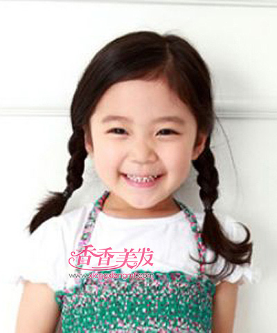 漂亮的小女孩绑头发方法 儿童发型绑扎方法(3