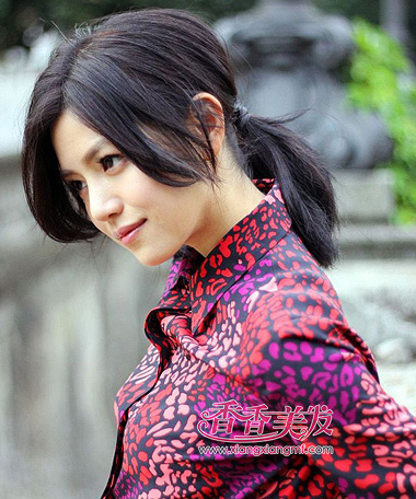 女生中短发发型打理 女生中短发扎辫子发型图