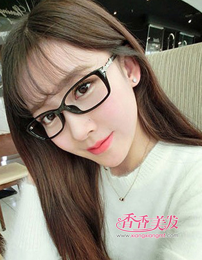 2015年圆脸女生带眼镜发型 圆脸带眼镜女生适