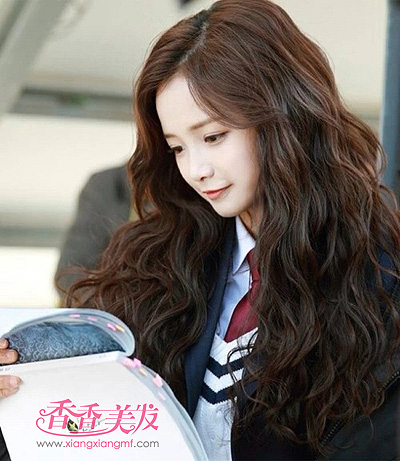 非主流微卷长发美女发型 非主流长发烫发美女