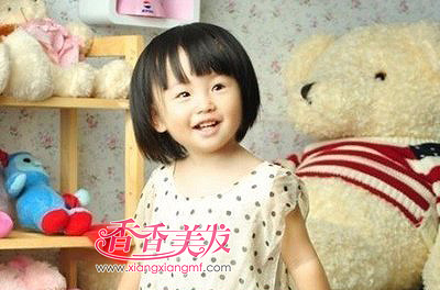 4岁小孩的蘑菇头发型 女宝宝蘑菇头发型剪法