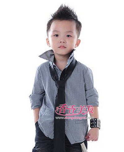 <em>2-3岁小男孩发型图片</em> 2到3岁小男孩头型图片(