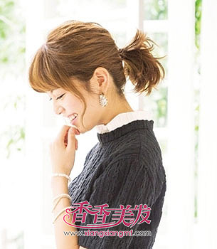 中短发怎么扎马尾 少女扎马尾辫步骤图片